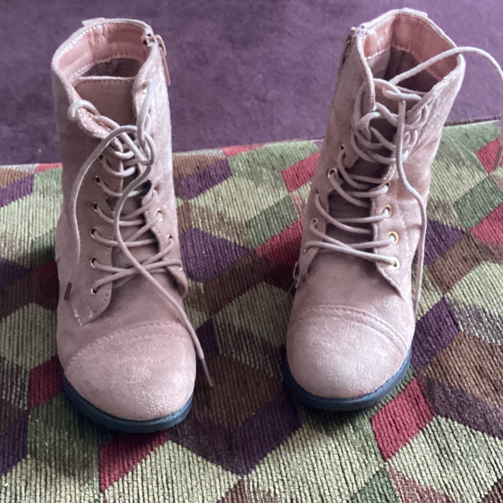 Stylish Tan Women's Boots
